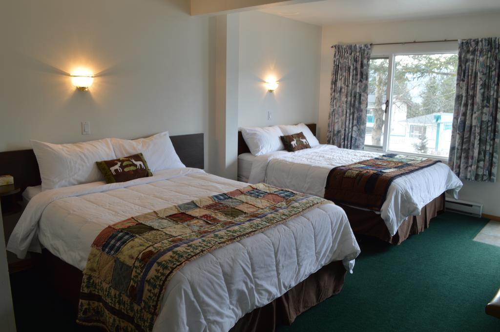 Motel Tyrol Radium Hot Springs Extérieur photo