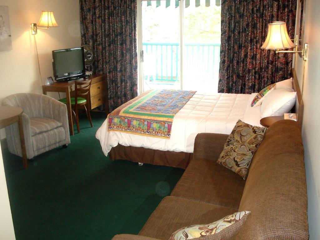 Motel Tyrol Radium Hot Springs Extérieur photo