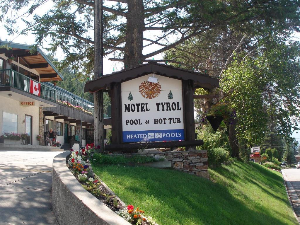 Motel Tyrol Radium Hot Springs Extérieur photo